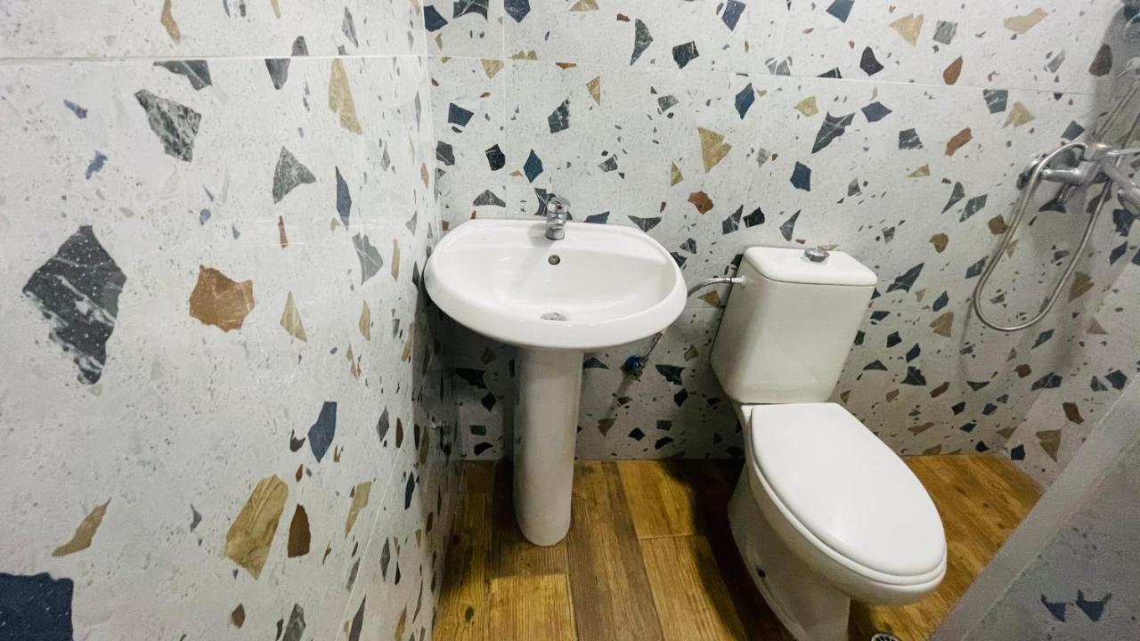 Hotel Drinos Тирана Екстериор снимка