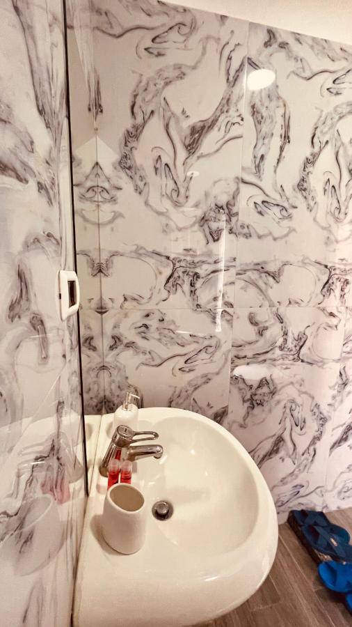 Hotel Drinos Тирана Екстериор снимка